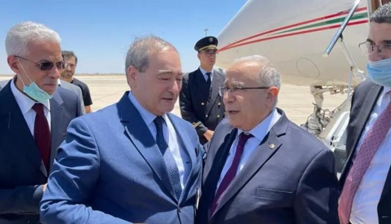 لحظة وصول وزير الخارجية الجزائري إلى دمشق