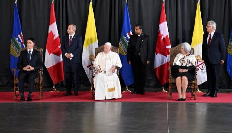 الرئيس الكندي خلال استقبال البابا فرنسيس