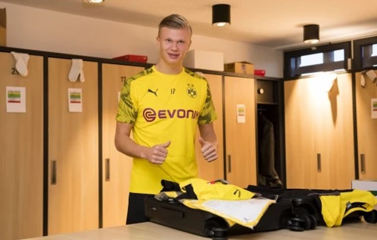 إيرلينج هالاند بقميص بروسيا دورتموند