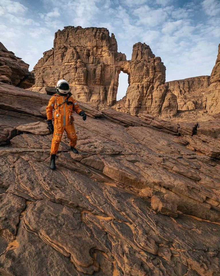 مصور ناشيونال جيوغرافيك الأمريكية في صحراء الجزائر
