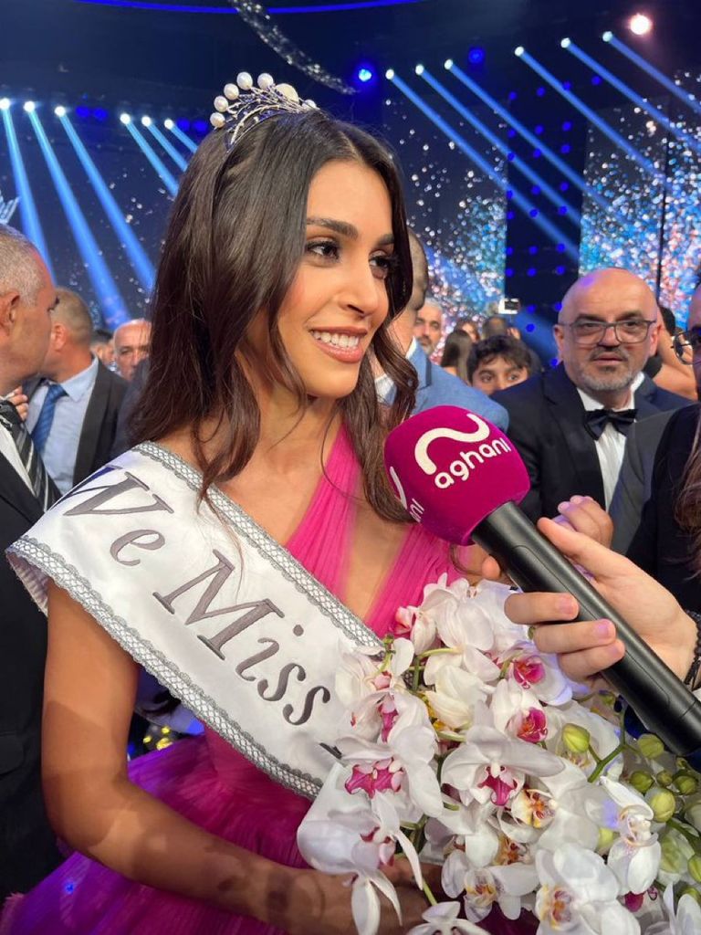 ياسمينا زيتون تتوَّج ملكة لجمال لبنان