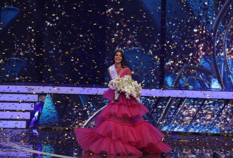 ياسمينا زيتون تتوَّج ملكة لجمال لبنان