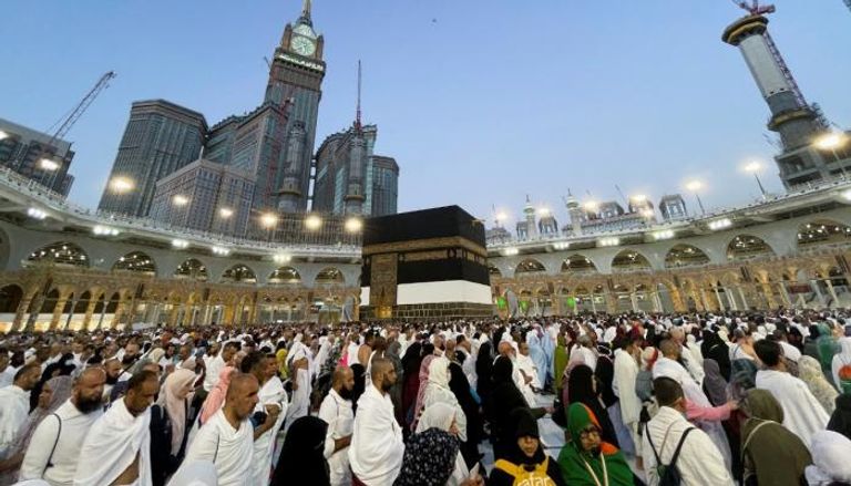السعودية تعلن فتح الحجز وإصدار التصاريح الخاصة بالعمرة 