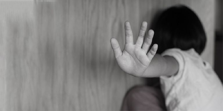 طفل منعزل بعد تعرضه للتحرش- تعبيرية
