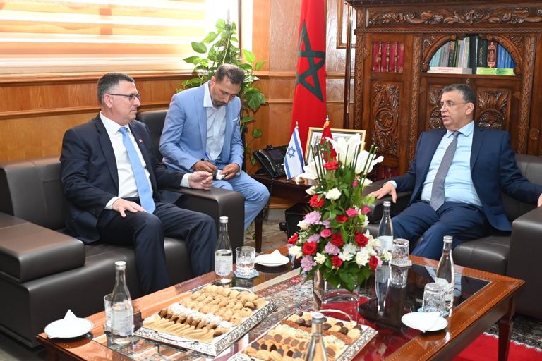 جانب من توقيع وزيري العدل المغربي والإسرائيلي اتفاقية الشراكة القضائية
