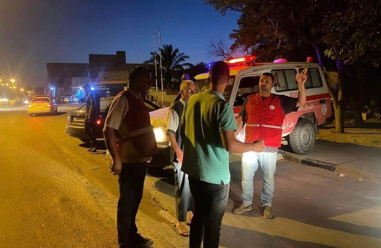 أحد رجال الهلال الأحمر الليبي- أرشيفية