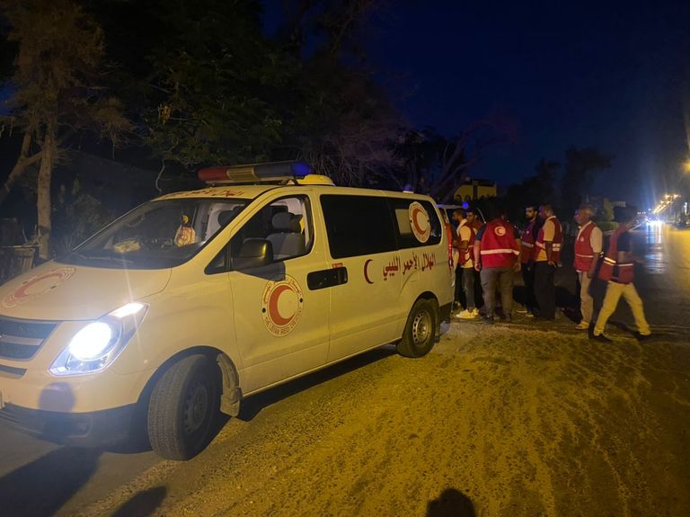 أحد رجال الهلال الأحمر الليبي- أرشيفية