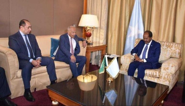 الرئيس الصومالي وأمين الجامعة العربية والأمين  العام المساعد 
