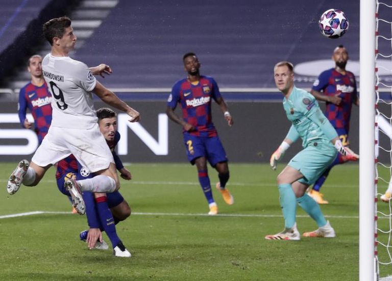 روبرت ليفاندوفسكي يسجل في 8-2 روبرت ليفاندوفسكي مهاجم بايرن ميونخ السابق ضد برشلونة