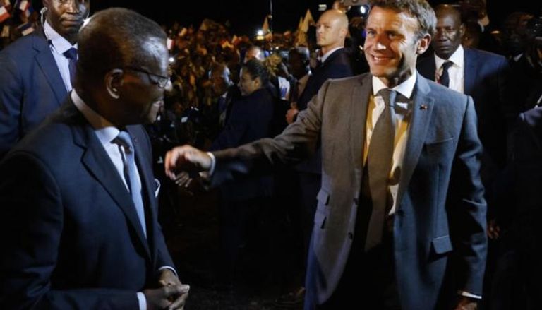 الرئيس الفرنسي مع رئيس الوزراء الكاميروني