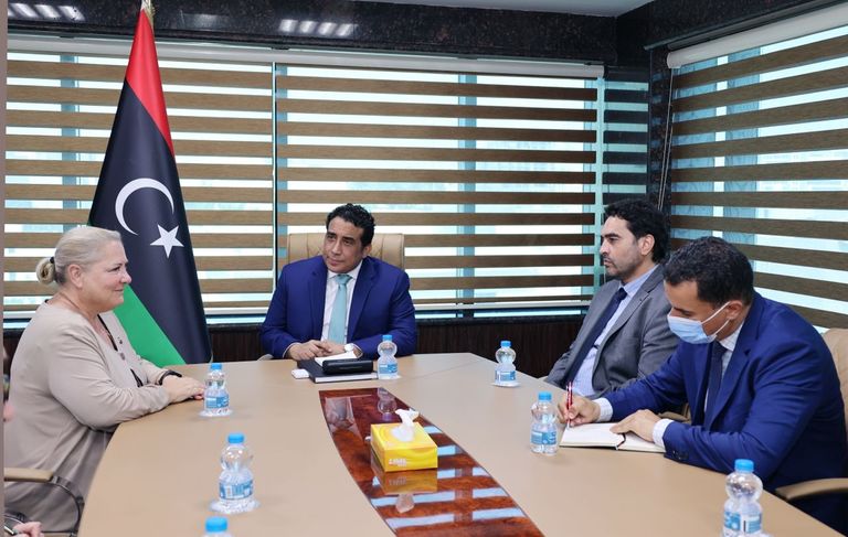 محمد المنفي والسفيرة البريطانية