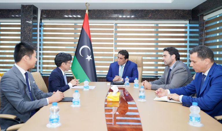 محمد المنفي والسفيرة البريطانية