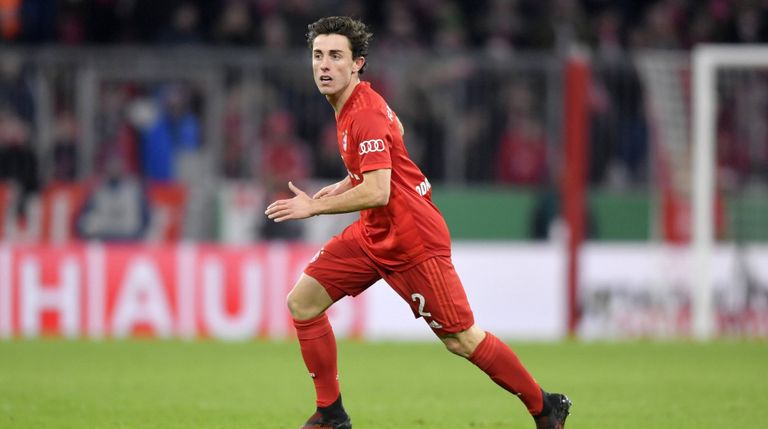 ألفارو أودريوزولا بقميص بايرن ميونخ ديفيد ألابا وروبرت ليفاندوفسكي