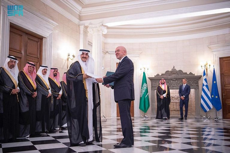 جانب من لقاء ولي العهد السعودي ورئيس وزراء اليونان