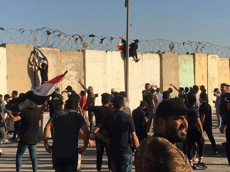 أنصار التيار الصدري يحاولون اقتحام المنطقة الرئاسية