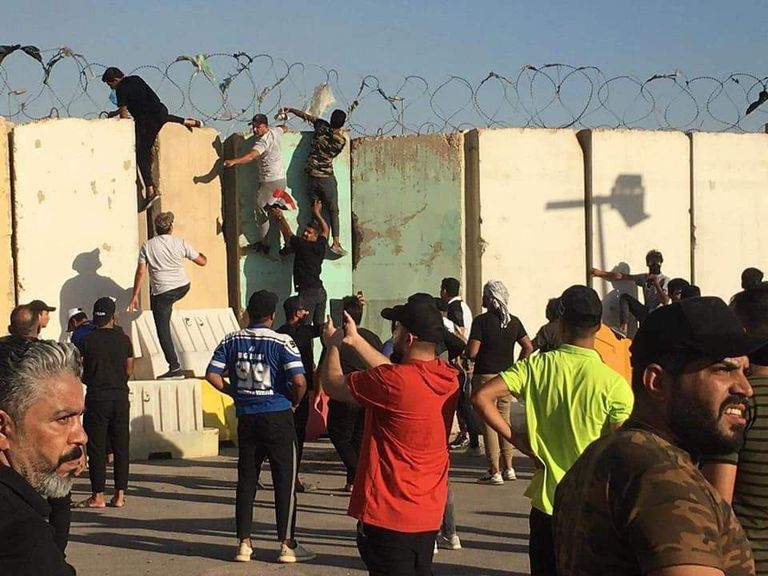 أنصار التيار الصدري يحاولون اقتحام المنطقة الرئاسية