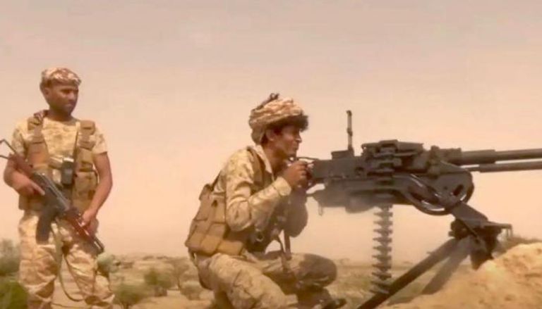جندي يمني لدى صد هجوم للحوثي رغم الهدنة الإنسانية