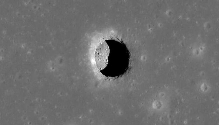 حفر القمر قد تكون مدخلا لكهوف 