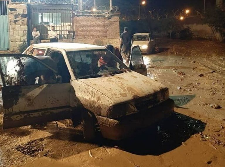 جهود إنقاذ منكوبي الفيضانات ما زالت جارية