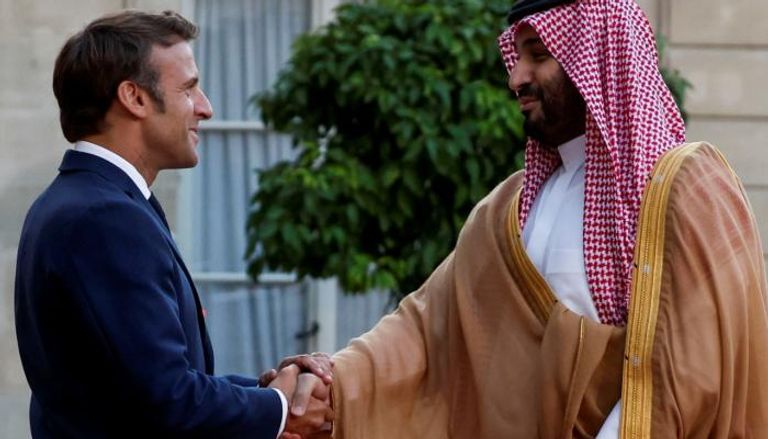 جانب من لقاء ولي عهد السعودية والرئيس الفرنسي ماكرون