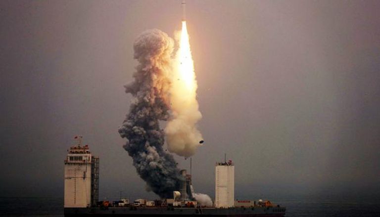 لحظة إطلاق الصاروخ الصيني للفضاء