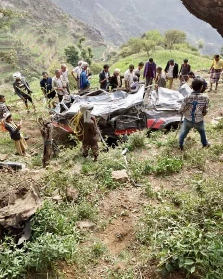 آثار الحادث المروع