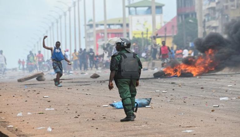 جانب من الاحتجاجات في كوناكري- غينيا (أ ف ب)