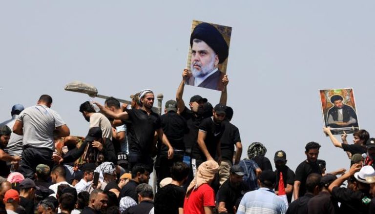 أنصار التيار الصدري خلال مظاهرات بمحيط المنطقة الخضراء