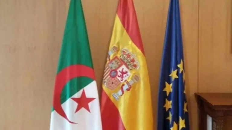 أعلام الجزائر وإسبانيا - أرشيف