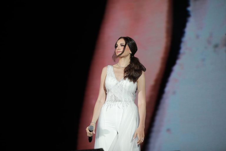 آمال ماهر خلال حفل العلمين