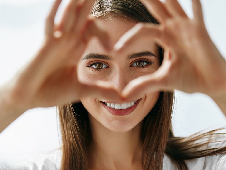 مستحضرات العناية تمثل حلا للتخلص من اللمعان