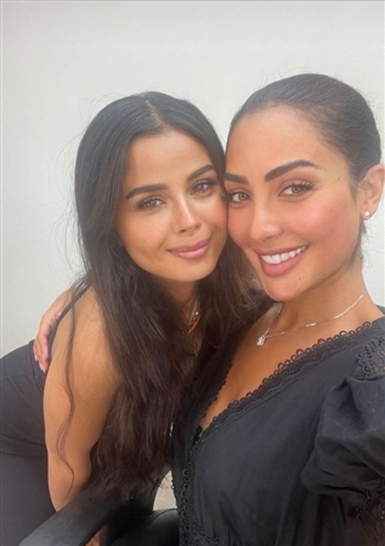 الفنانة منة عرفة