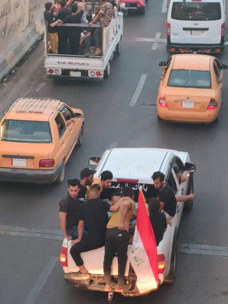 صور متداولة لأنصار الصدر يتجهون للمنطقة الخضراء صور متداولة لقوافل محتجين يتجهون للمنطقة الخضراء