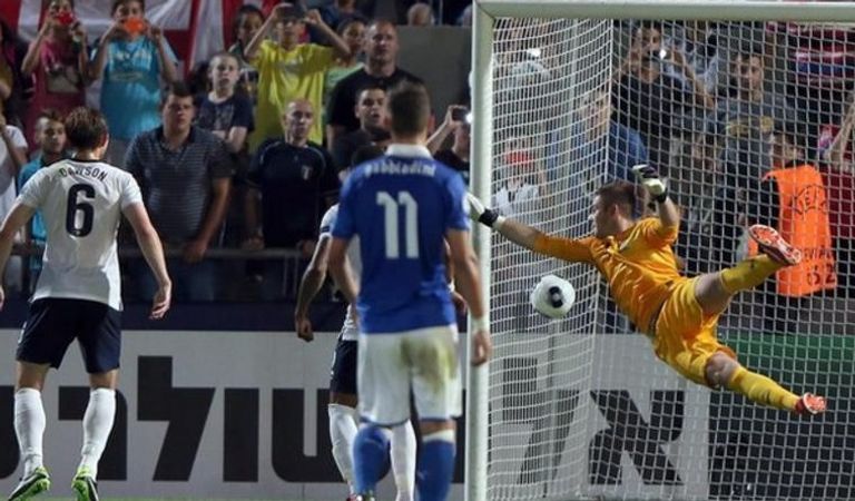 إيطاليا وإنجلترا في إسرائيل عام 2013