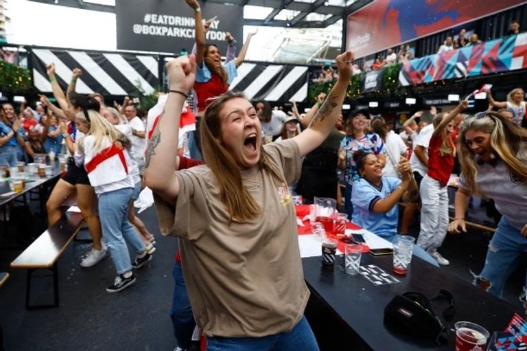 احتفالات الجمهور الإنجليزي احتفالات جماهير إنجلترا بالتتويج بيورو السيدات