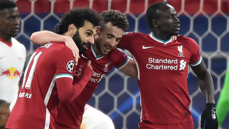 ديوجو جوتا ومحمد صلاح وساديو ماني في ليفربول