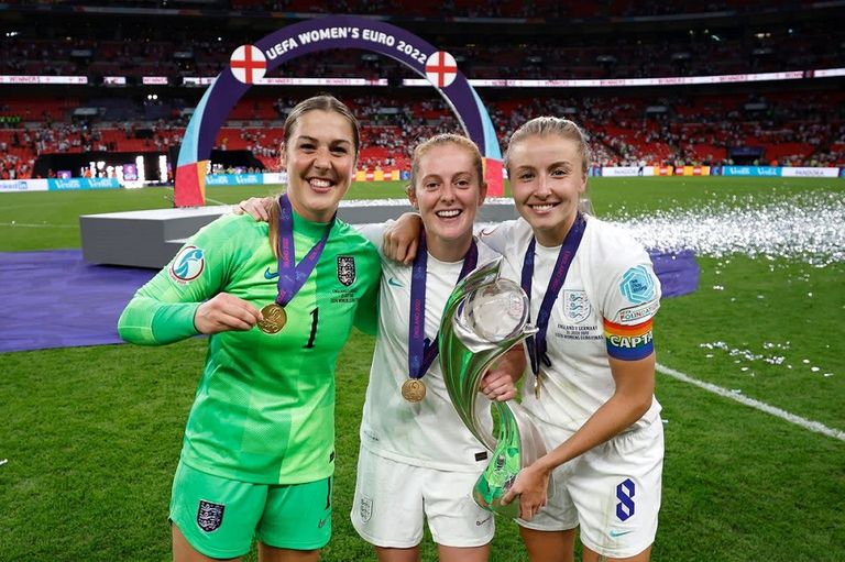 منتخب إنجلترا بطل يورو السيدات 2022 سكينة قرشاوي لاعبة منتخب فرنسا