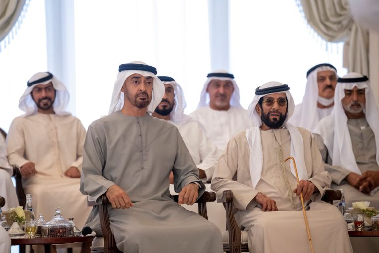 الشيخ محمد بن زايد آل نهيان بارك لجميع المتسابقين والمشاركين