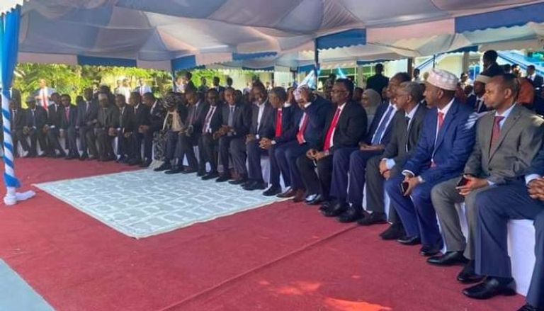 رئيس الوزراء الصومالي  حمزة عبدي بري وأعضاء الحكومة الجديدة