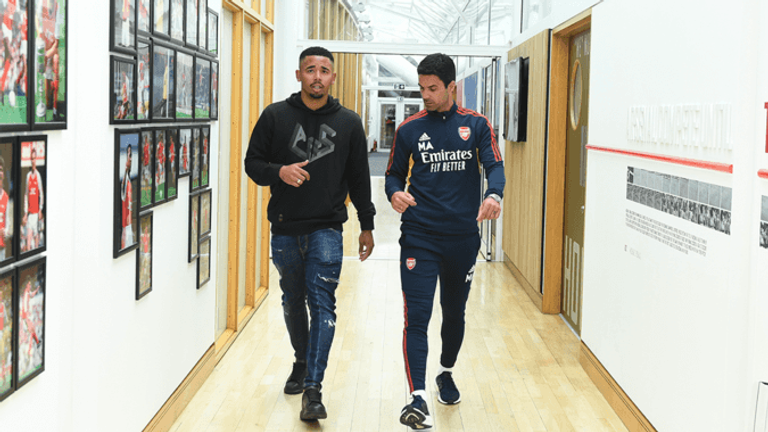 أرتيتا وجيسوس في أرسنال فريق أرسنال