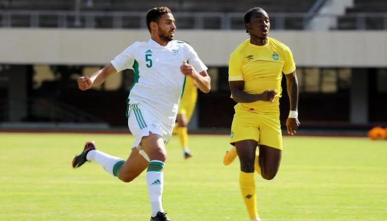 محمد رضا حلايمية في إحدى مباريات منتخب الجزائر