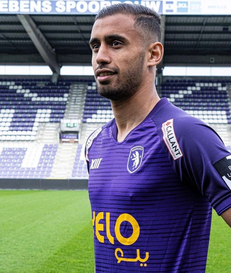 محمد رضا حلايمية في إحدى مباريات منتخب الجزائر