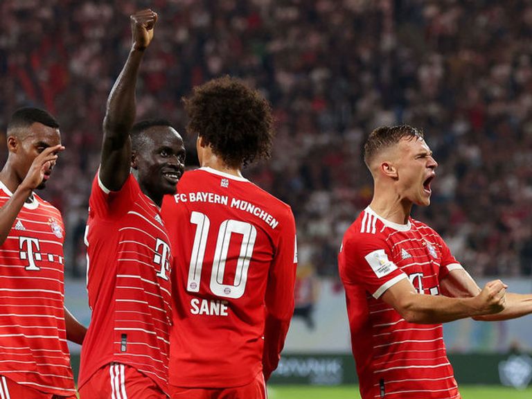 ساني وماني روبرت ليفاندوفسكي بقميص بايرن ميونخ