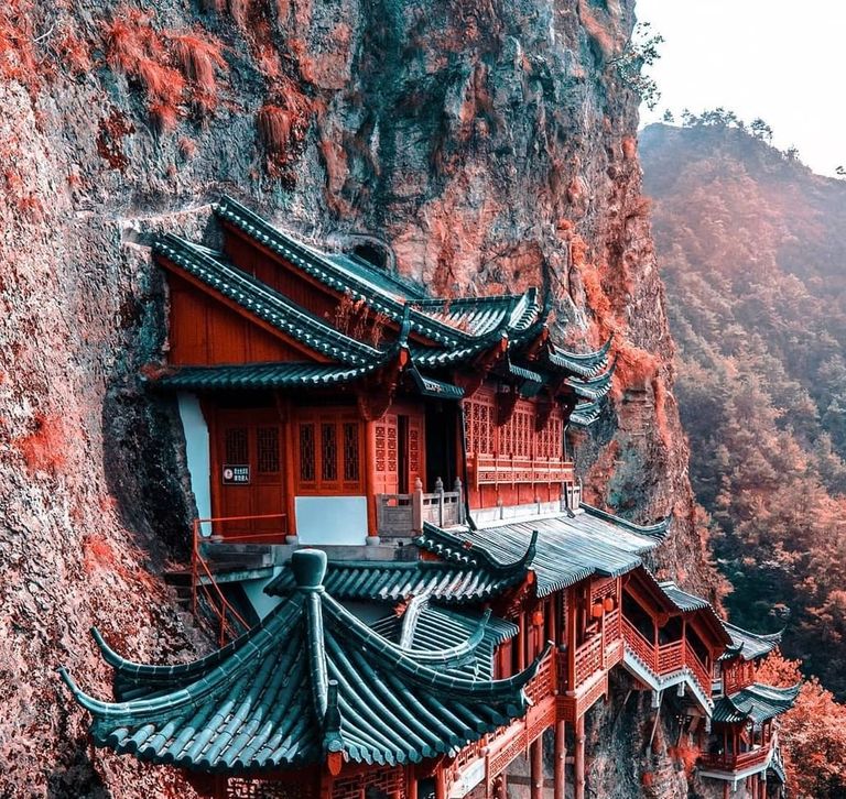 المعبد المعلق في هينجتشان منزل نهر