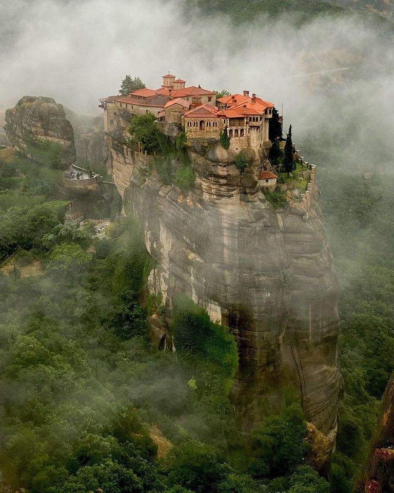 مباني مدينة Meteora منزل نهر