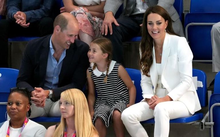 الأميرة شارلوت ووالداها في دورة ألعاب الكومنولث