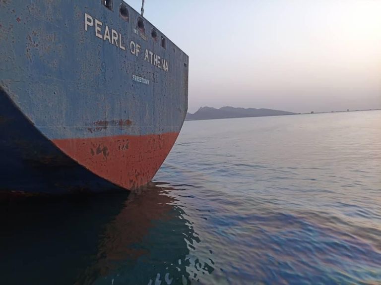 ناقلات عدن المتهالكة