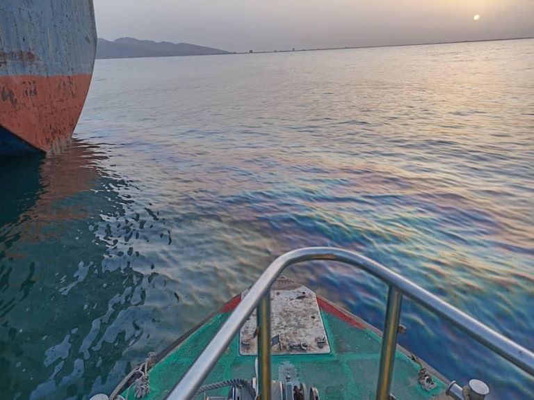 ناقلات عدن المتهالكة