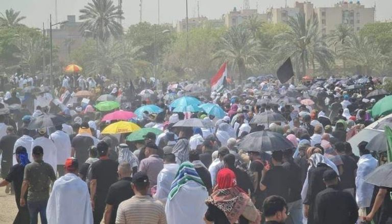 حشود المحتجين بالمنطقة الرئاسية في بغداد