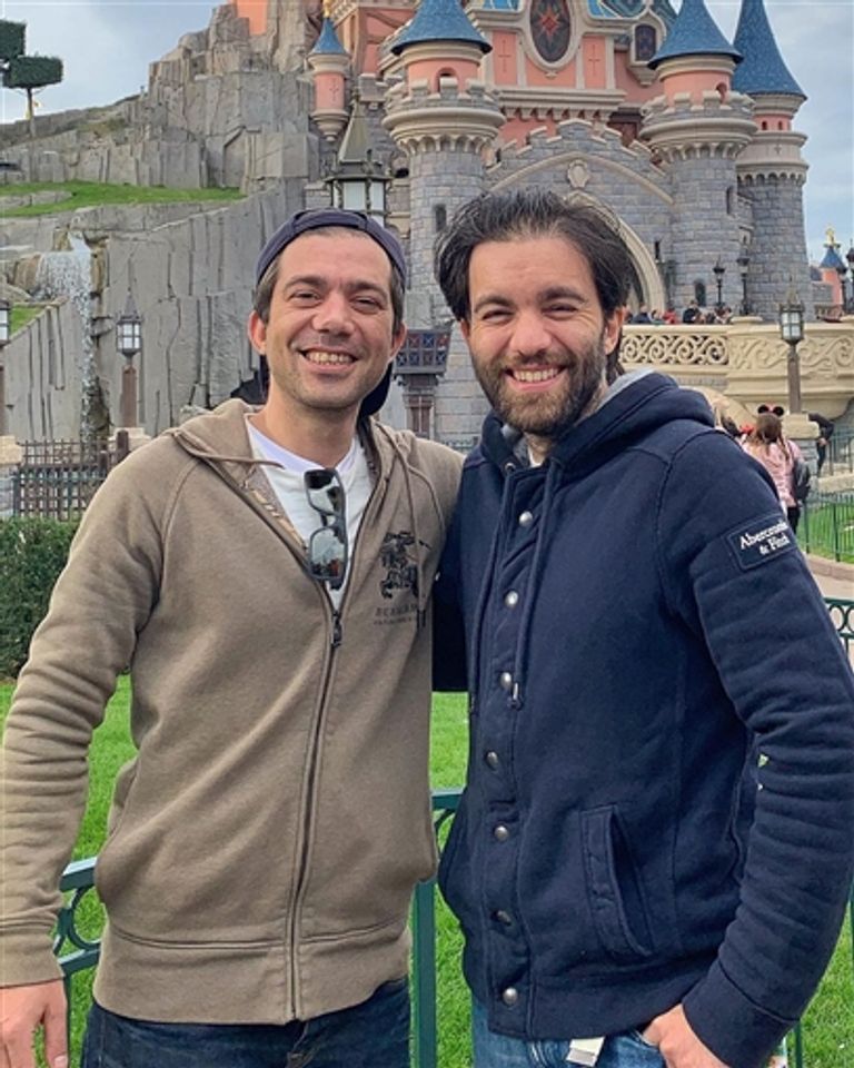 صلاح رمزي مع شقيقه شريف وزوجته